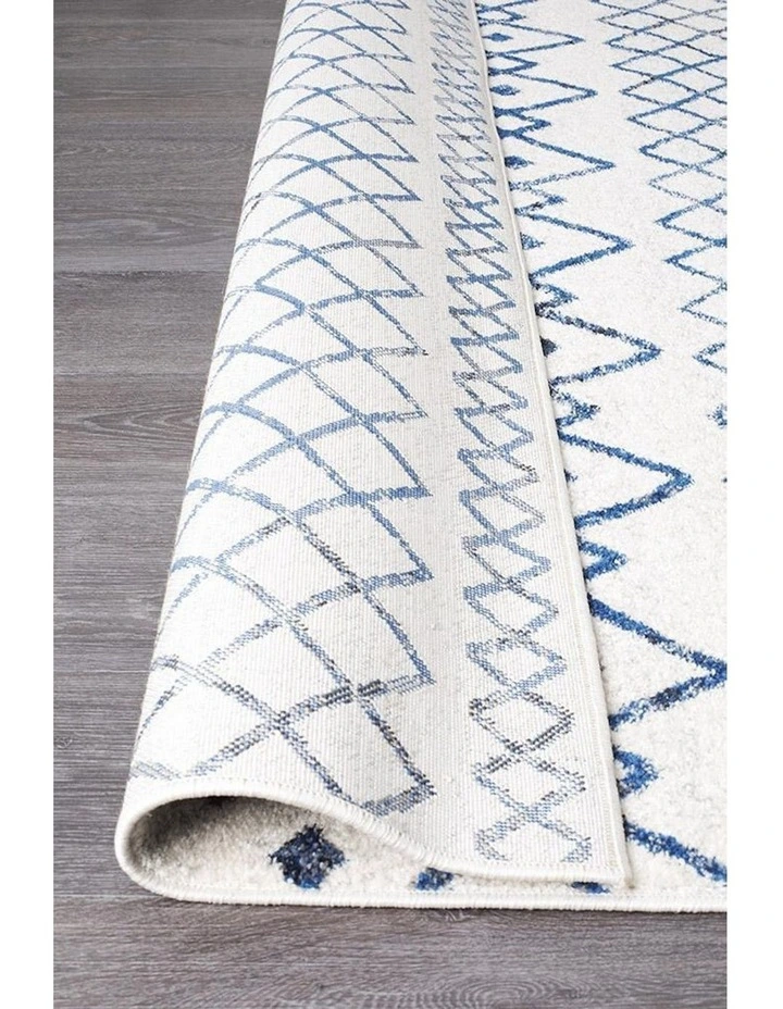 Oasis Nadia Rustic Tribal Runner Rug in White image 6