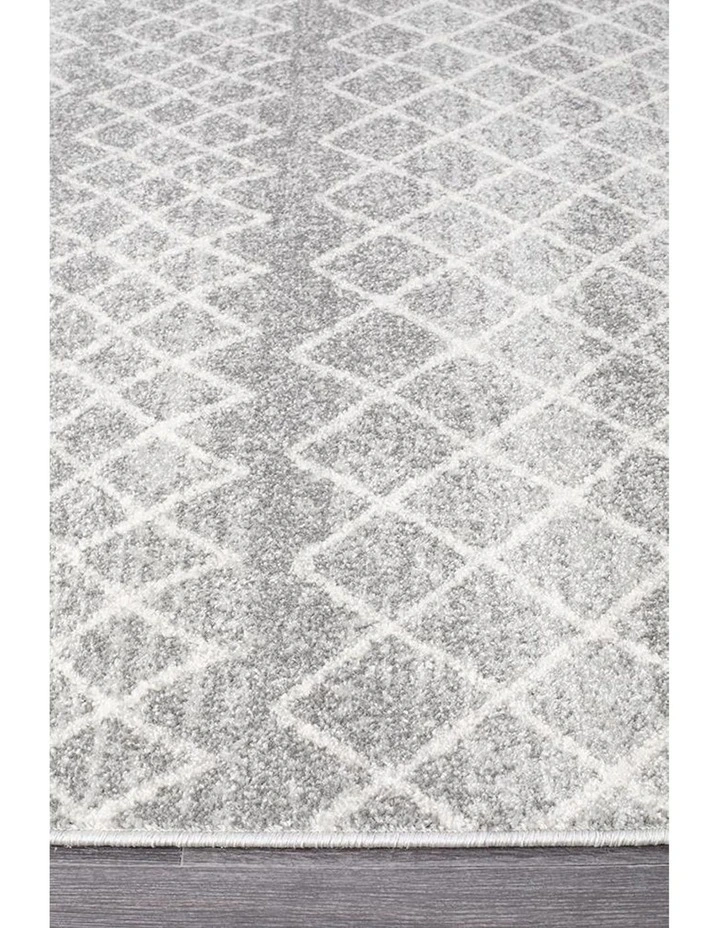 Oasis Selma Tribal Runner Rug in Silver image 4