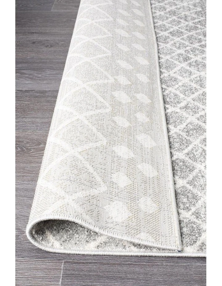 Oasis Selma Tribal Runner Rug in Silver image 6