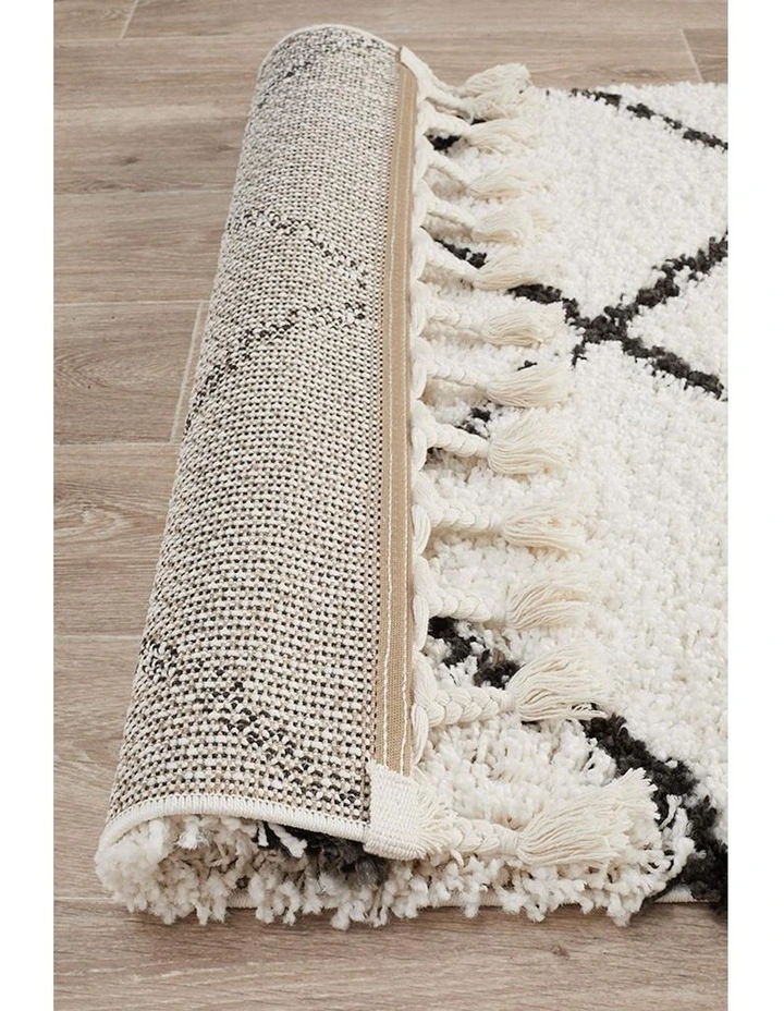 Rug Culture Saffron 22 Runner Rug In White/Black image 7