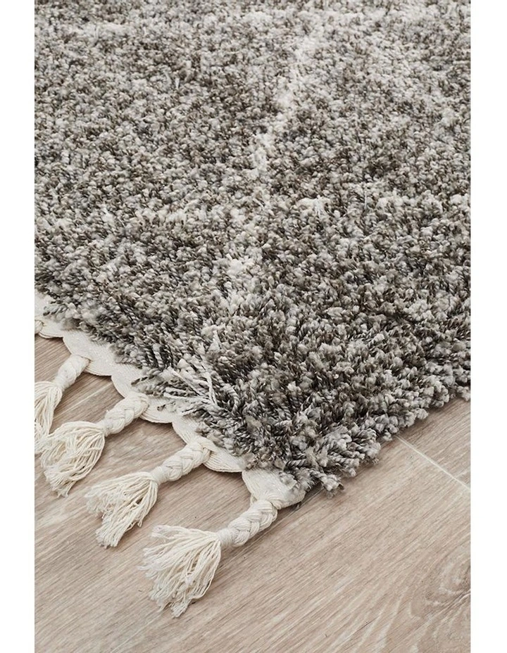 Saffron 44 Rug in Grey image 3