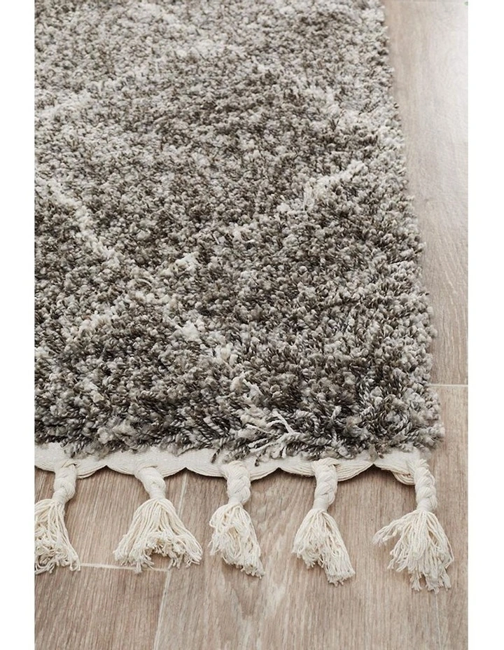 Saffron 44 Rug in Grey image 4