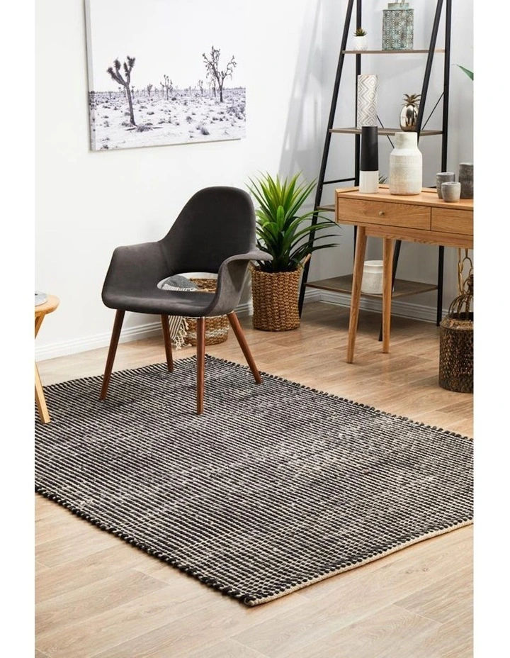 Skandinavian 300 Rug in Black image 2