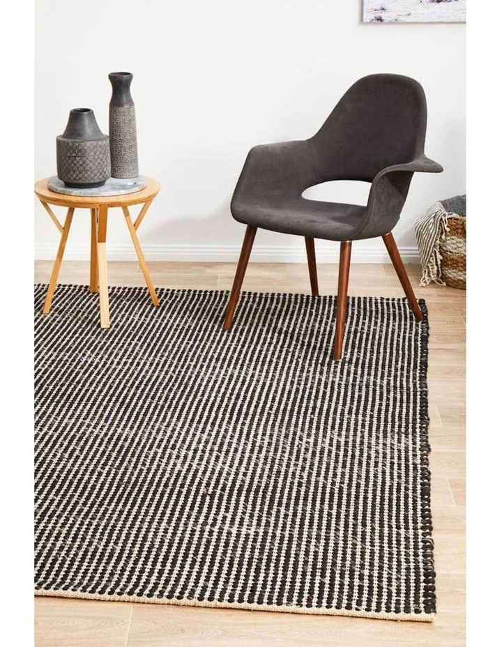 Skandinavian 300 Rug in Black image 3