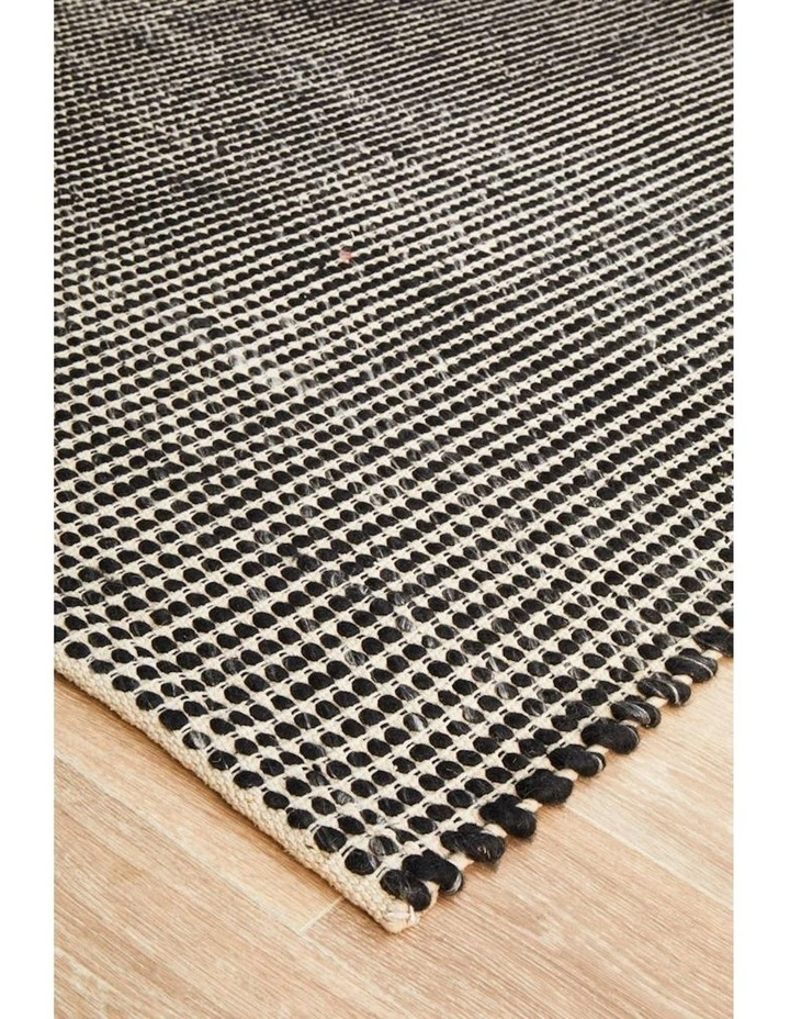 Skandinavian 300 Rug in Black image 4