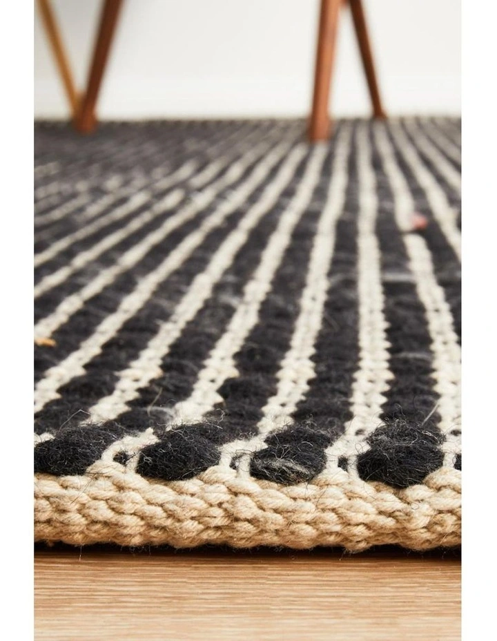 Skandinavian 300 Rug in Black image 6