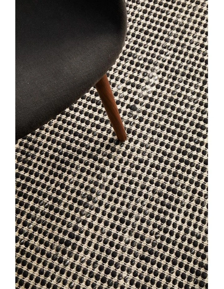Skandinavian 300 Rug in Black image 7
