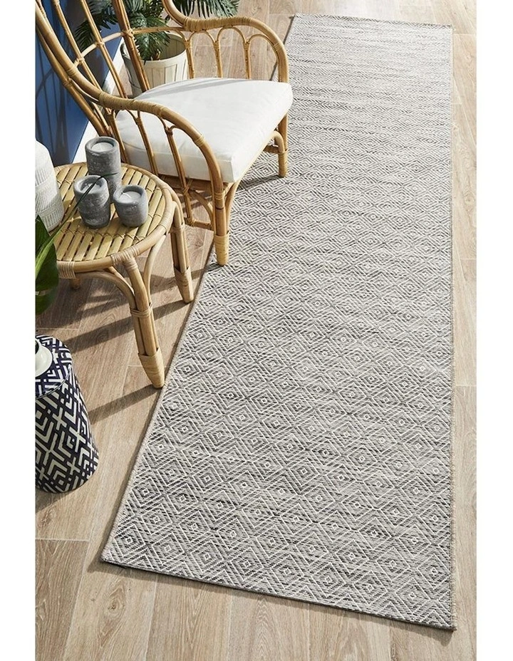 Terrace Rug 5500 in Silver image 2