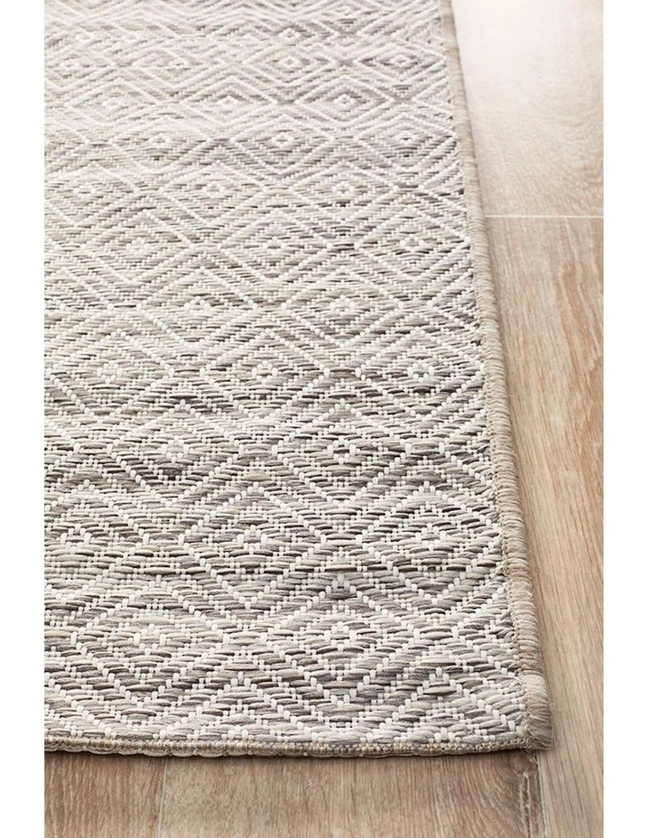 Terrace Rug 5500 in Silver image 4