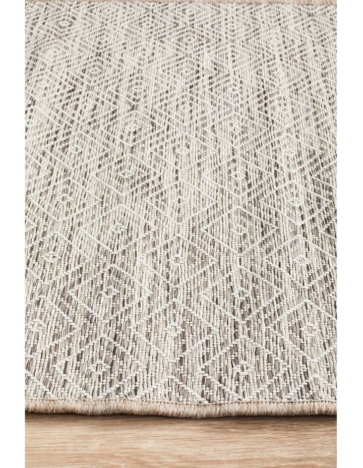 Terrace Rug 5500 in Silver image 5