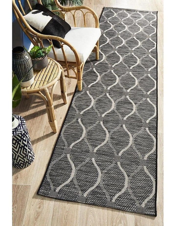Terrace Rug 5501 in Black image 2