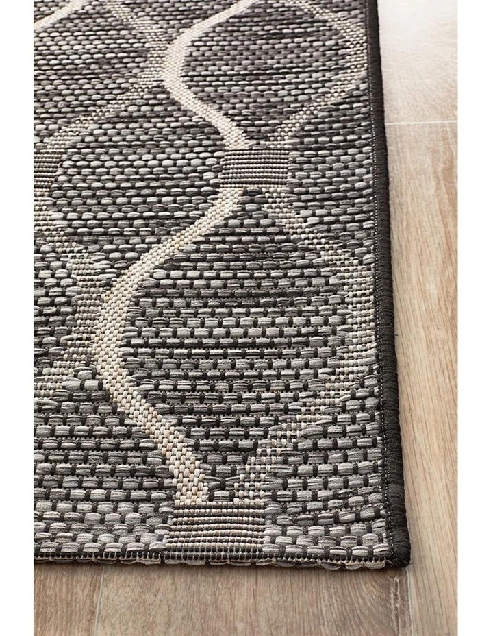 Terrace Rug 5501 in Black image 4