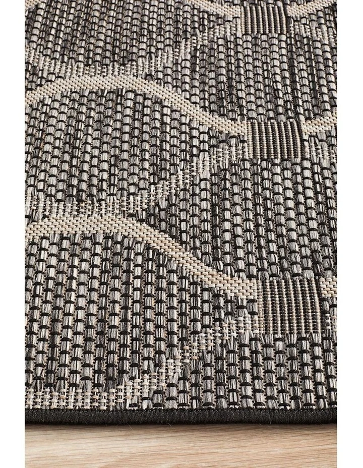 Terrace Rug 5501 in Black image 5