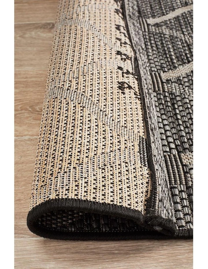 Terrace Rug 5501 in Black image 7