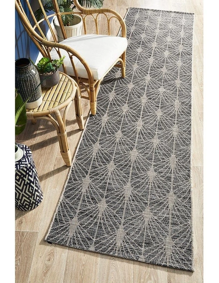 Terrace Rug 5502 in Black image 2