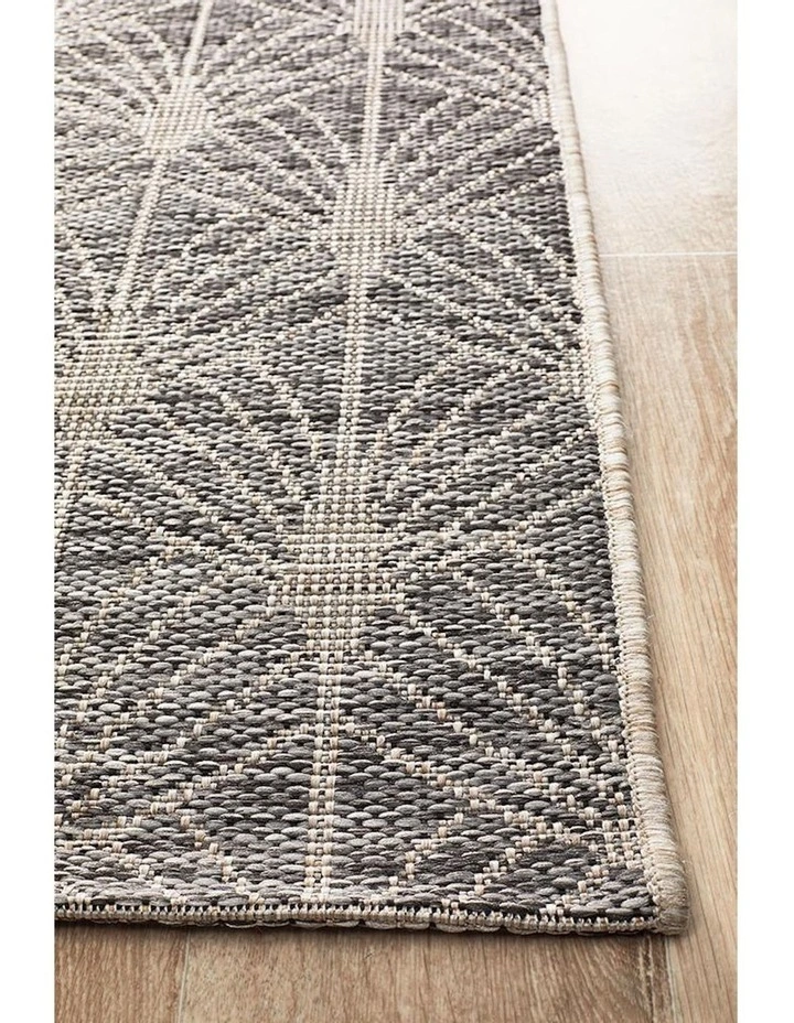 Terrace Rug 5502 in Black image 4
