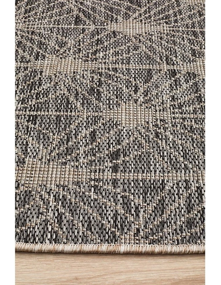 Terrace Rug 5502 in Black image 5