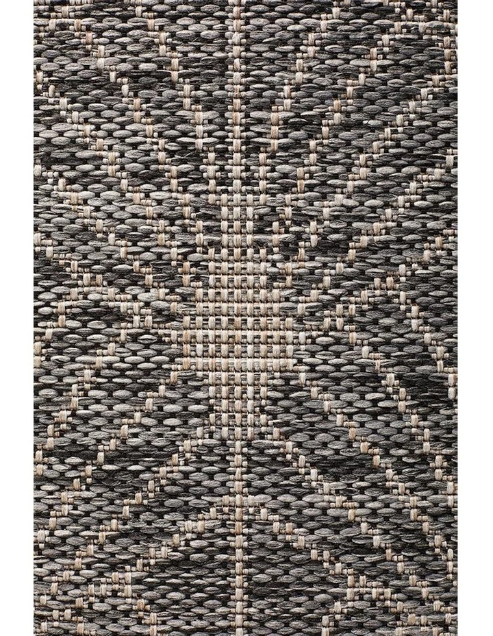Terrace Rug 5502 in Black image 6