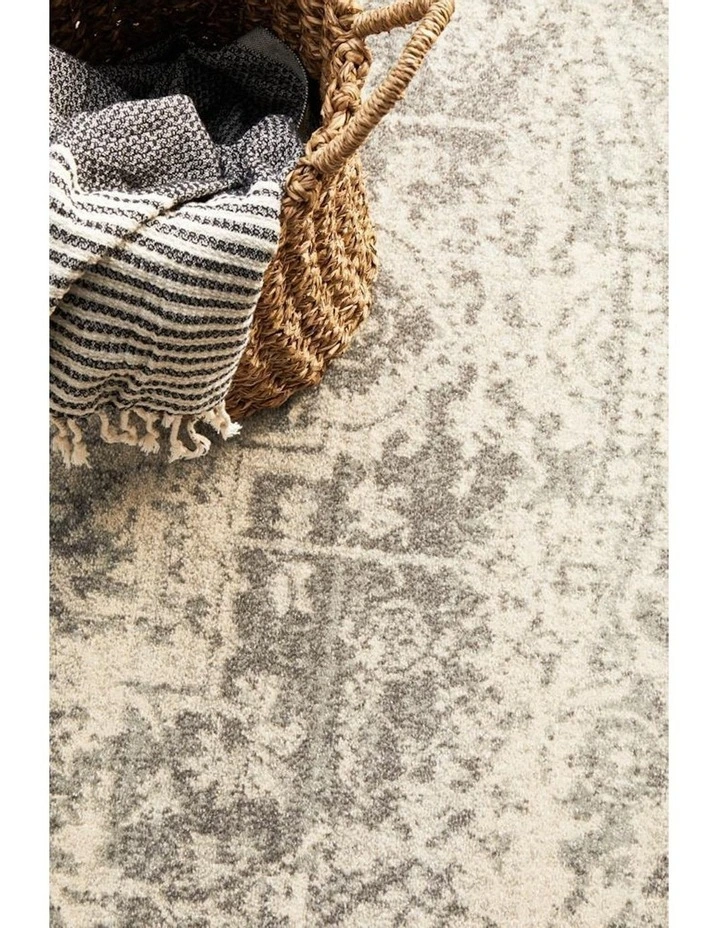 Evoke Dream Transitional Round Rug in White Silver image 3