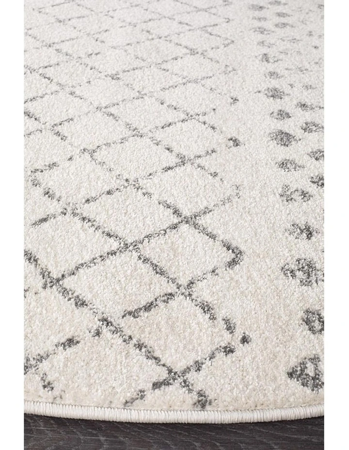 Oasis Selma Tribal Round Rug in White Grey image 3