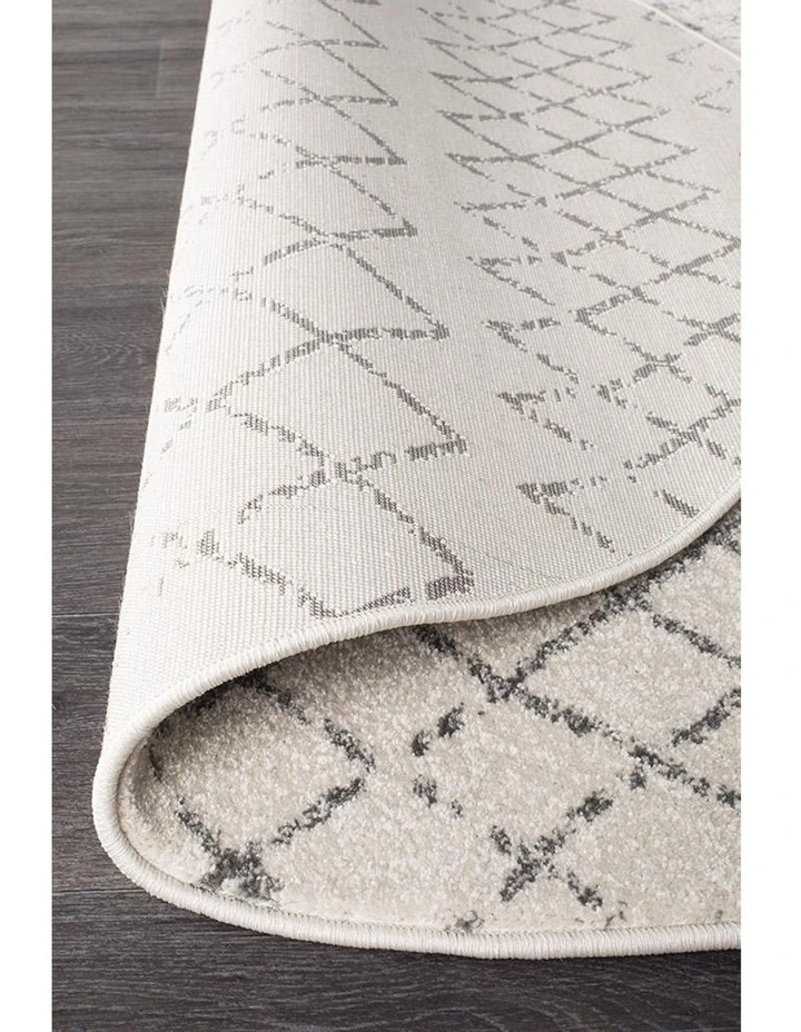 Oasis Selma Tribal Round Rug in White Grey image 5