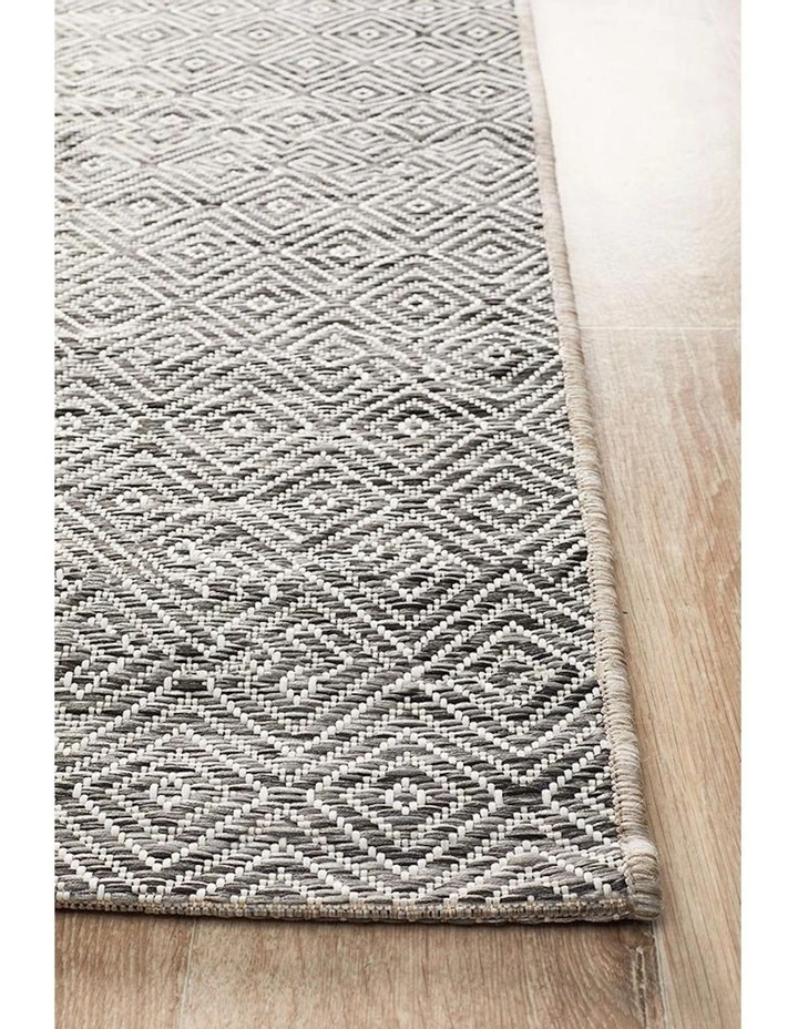 Terrace 5500 Rug in Grey image 2