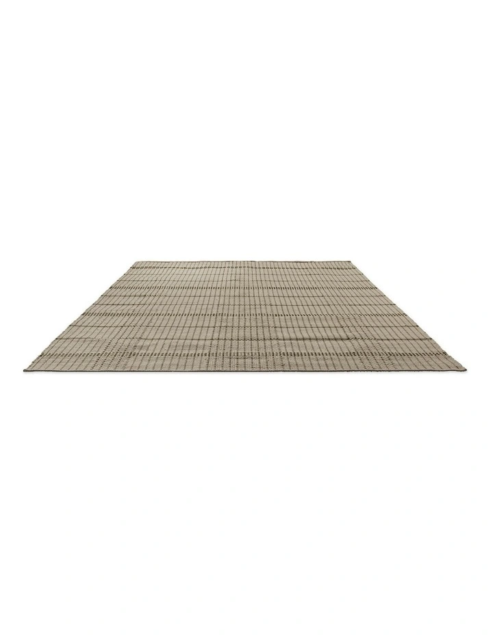 Zona Stitch 495707 Outdoor Rug in Olive image 2