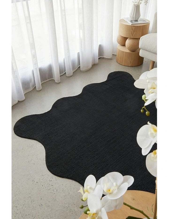 Evelyn Rug in Black image 3