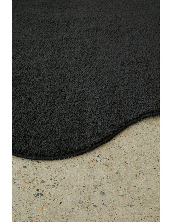 Evelyn Rug in Black image 5