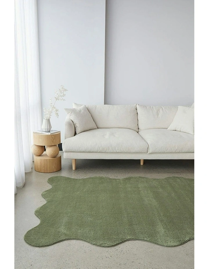 Evelyn Rug in Green image 1