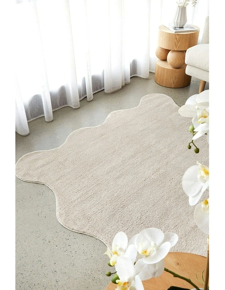 Evelyn Rug in Beige image 3