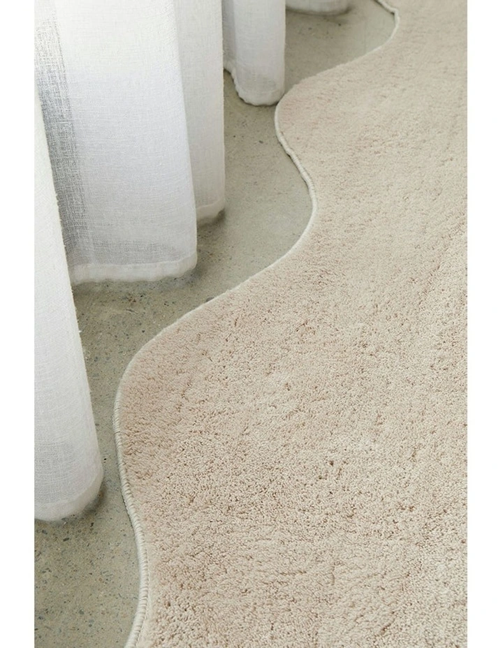 Evelyn Rug in Beige image 4