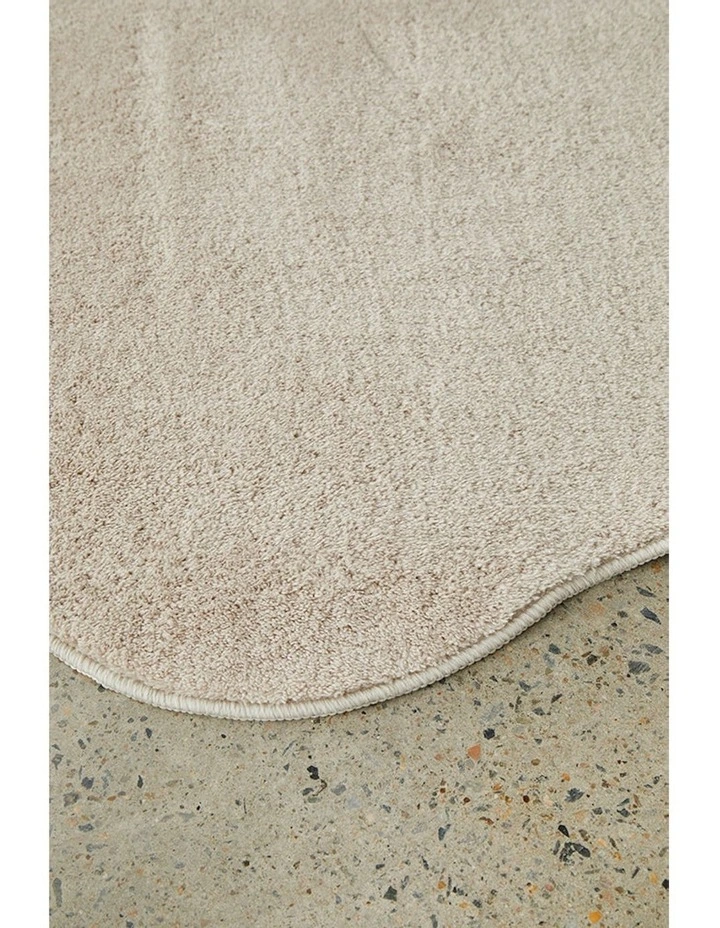 Evelyn Rug in Beige image 5
