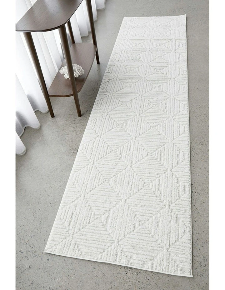 Serenade Shilo Runner Rug in White image 2