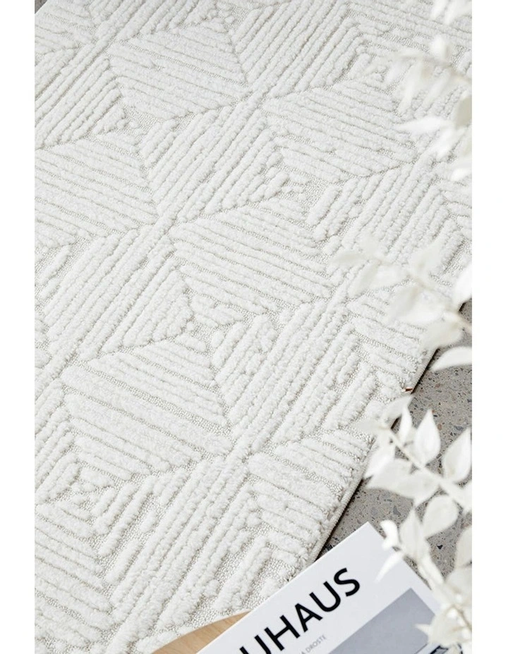 Serenade Shilo Runner Rug in White image 3