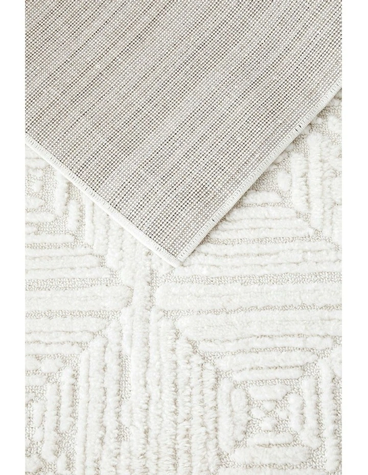 Serenade Shilo Runner Rug in White image 5