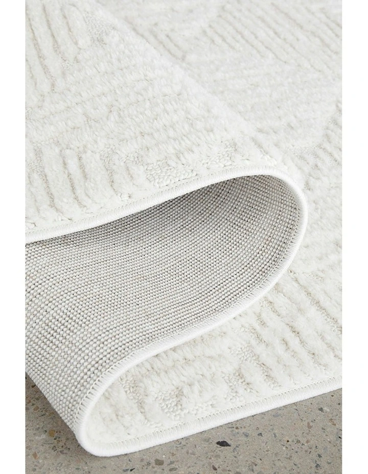 Serenade Shilo Runner Rug in White image 6
