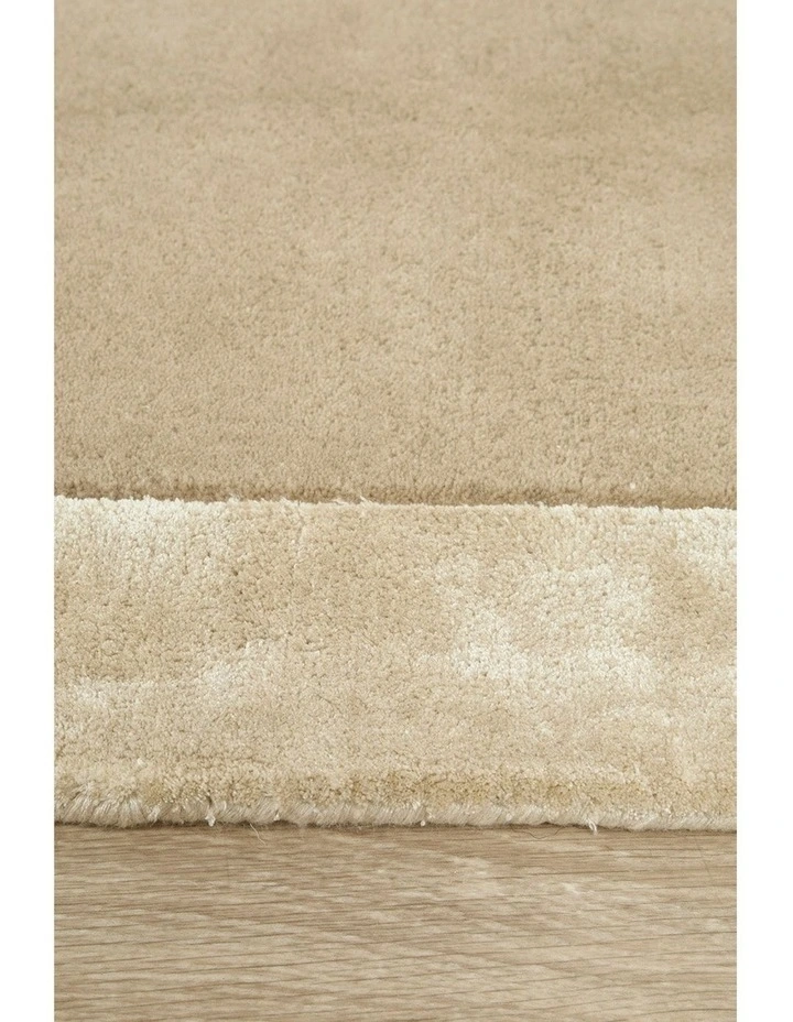 Hugo Rug in Husk image 4