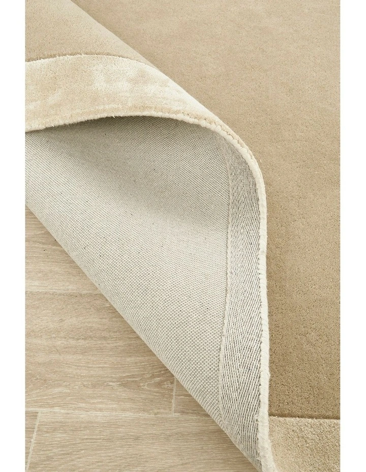 Hugo Rug in Husk image 6