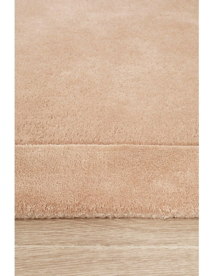 Hugo Rug in Nude image 4