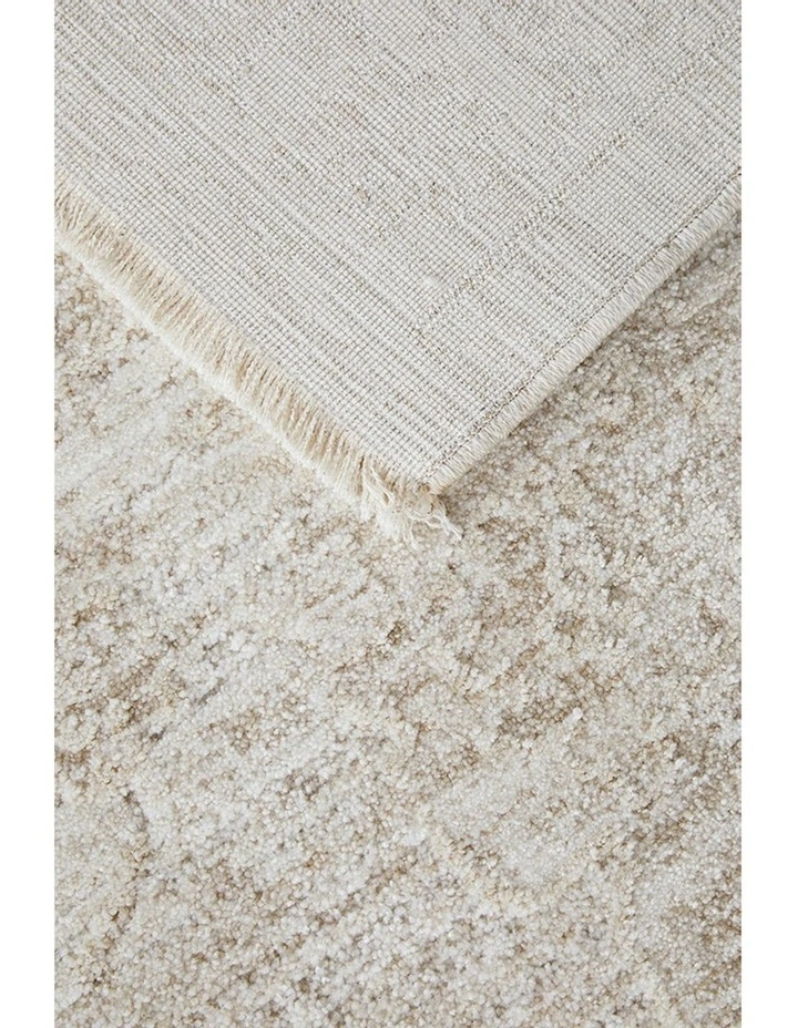 Steph And Gian Flora Husk Runner Rug in Cream image 4