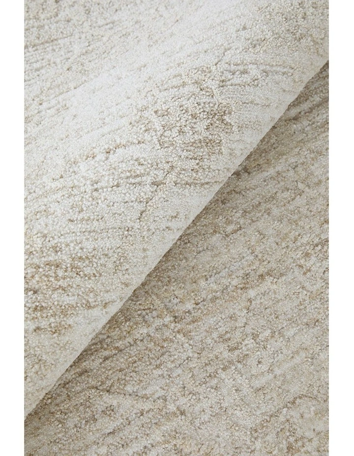 Steph And Gian Flora Husk Runner Rug in Cream image 5