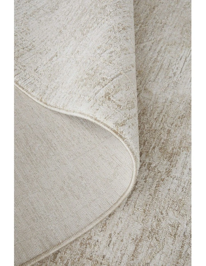 Steph And Gian Flora Husk Runner Rug in Cream image 7