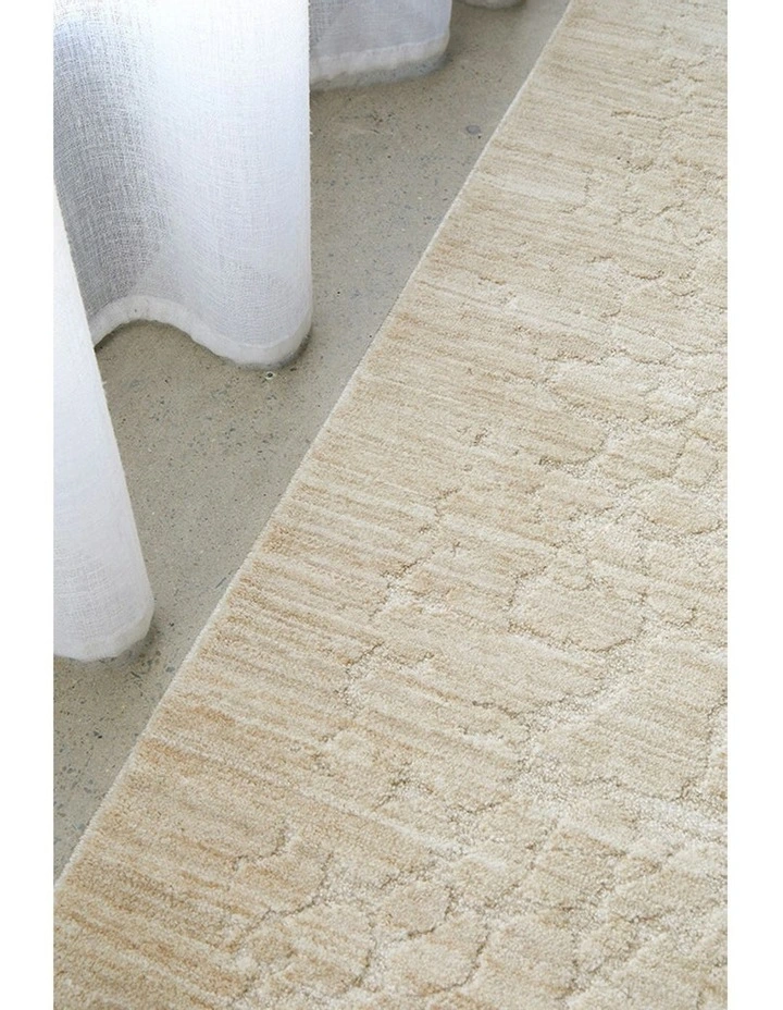 Rogue Linen Runner Rug in Beige image 6