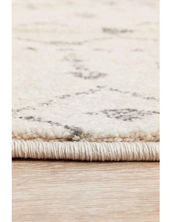 Chrome Elsa Silver Round Rug image 7