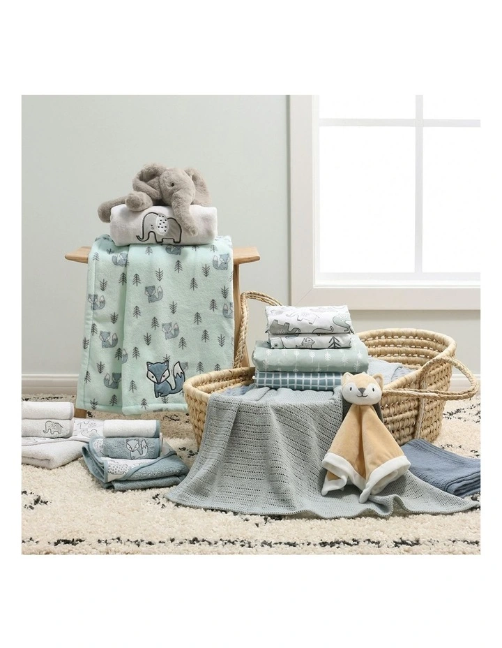 Cot Fitted Geometric Bedding Sheet 135cm in Green image 3