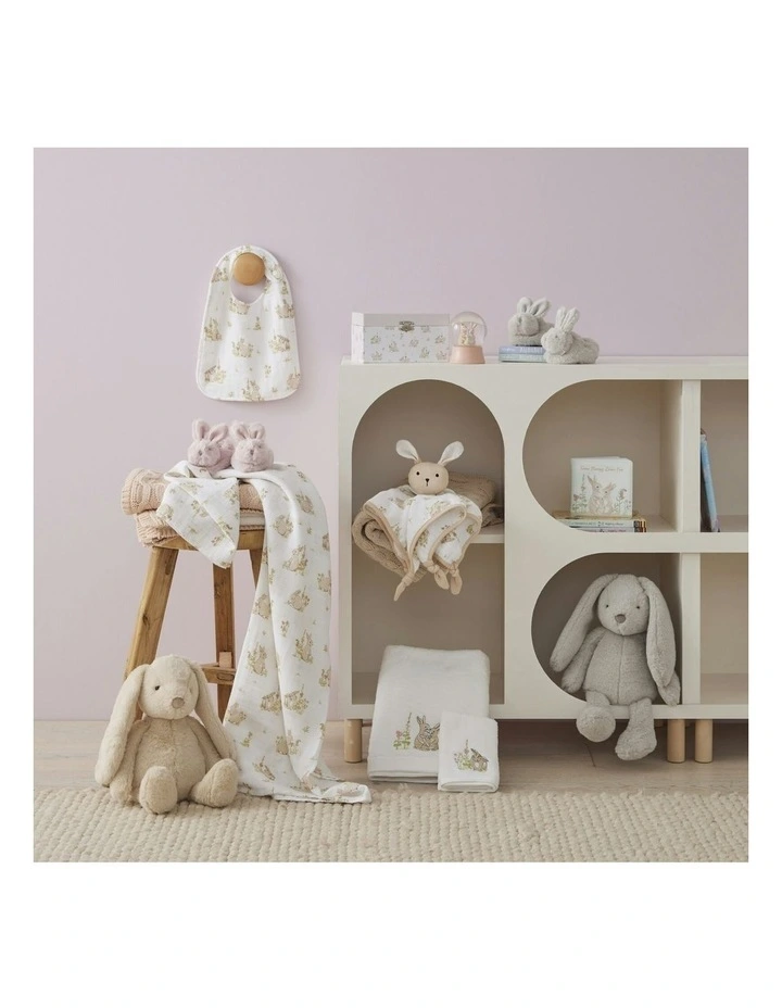 Some Bunny Loves You Muslin Wrap 120x120cm (0Years+) in White image 5
