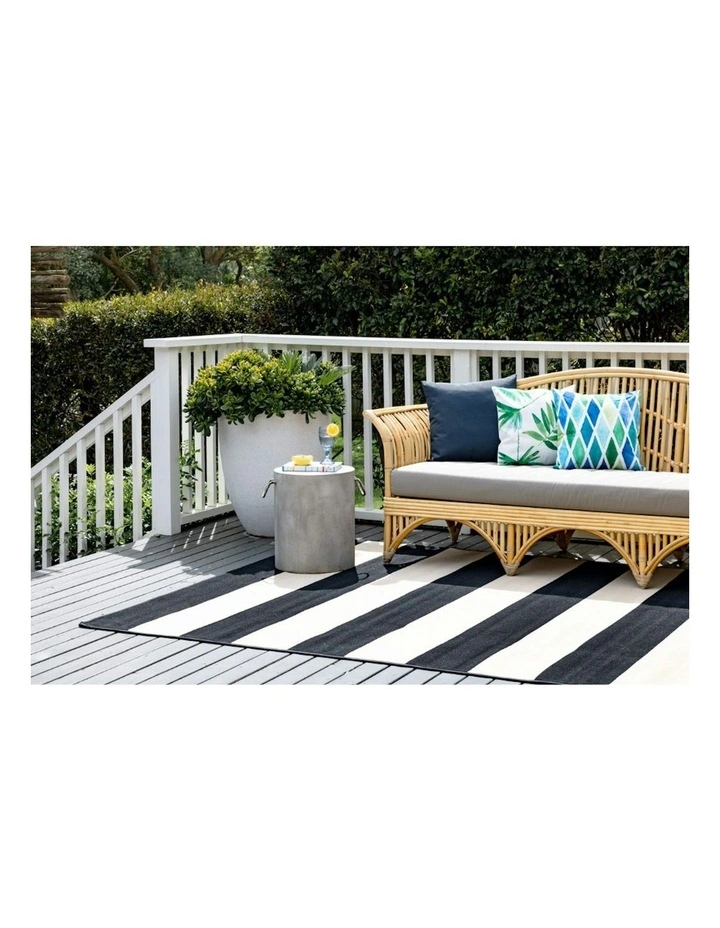 Polypropylene Outdoor Rug in Nyoma Black image 3