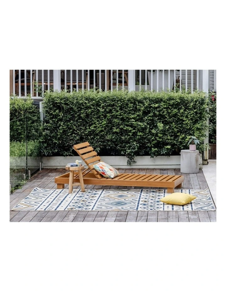 Mendoza Polypropylene Outdoor Rug in Cream image 7