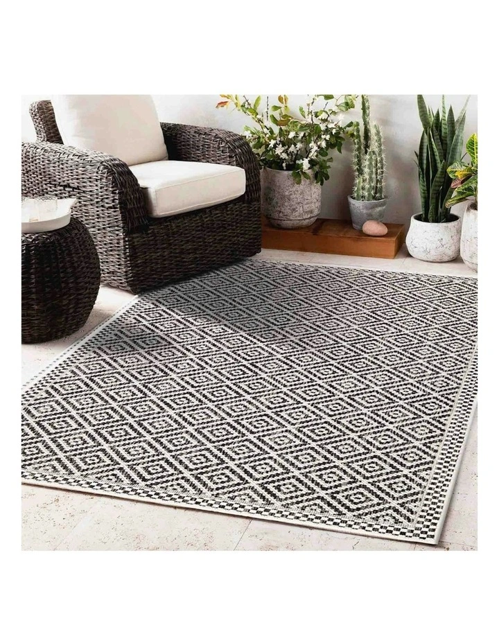 Moti Diamond Outdoor Rug in Multi image 6